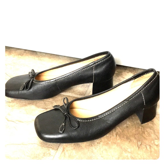 White Mountain Shoes - Leather Black Thick Sole Pump